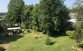 Appartement De 100M2 Dans Un Parc A 20 Mn Du Centre De Paris