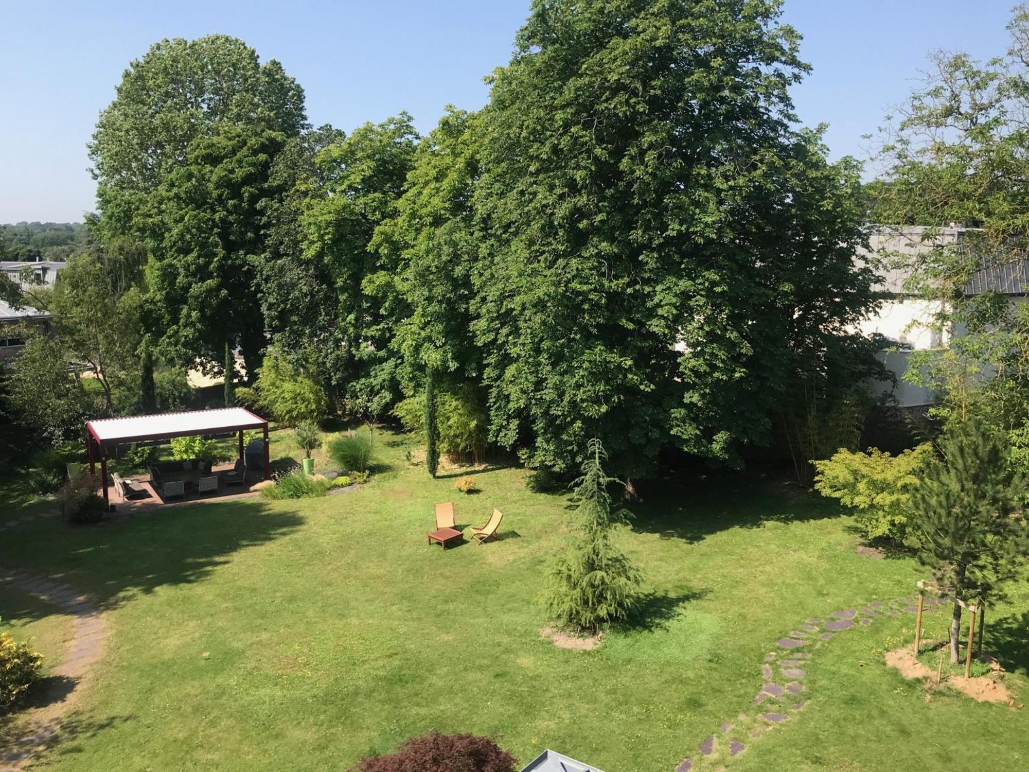 Appartement De 100M2 Dans Un Parc A 20 Mn Du Centre De Paris Garches Exterior photo